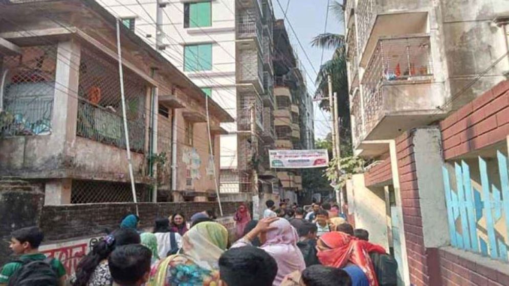 ভূমিকম্পে দেয়াল চাপা পড়ে ছেলে নিহত, বাবা আইসিইউতে