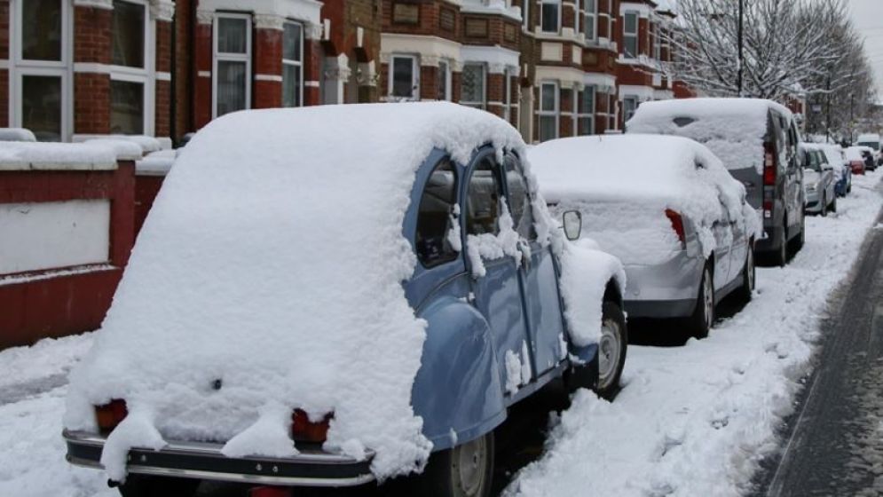 বিপর্যয়ে যুক্তরাজ্য, বন্ধ শত শত স্কুল