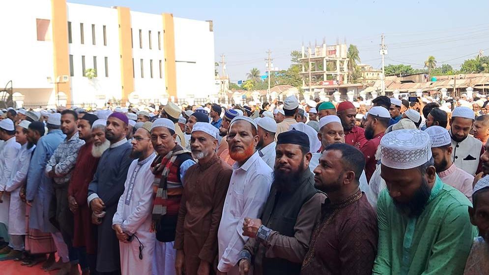 তোফায়েলের স্ত্রীর জানাজায় অংশ নেন বিভিন্ন দলের নেতাকর্মীরা