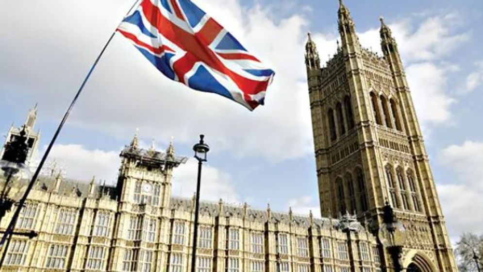 অভিবাসন নীতিতে আরও কঠোর হচ্ছে বৃটেন