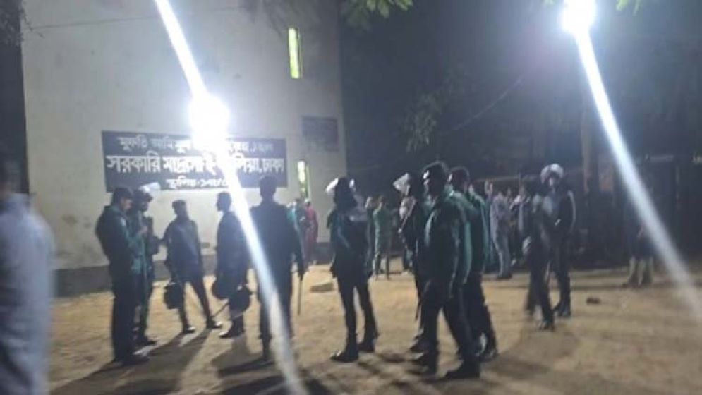 আলিয়া মাদরাসায় দফায় দফায় সংঘর্ষ, আহত বেশ কয়েকজন