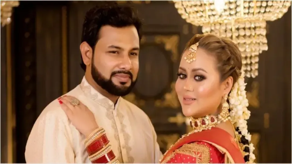 স্বামী আইসিইউতে, দোয়া চাইলেন অভিনেত্রী বারিশা হক