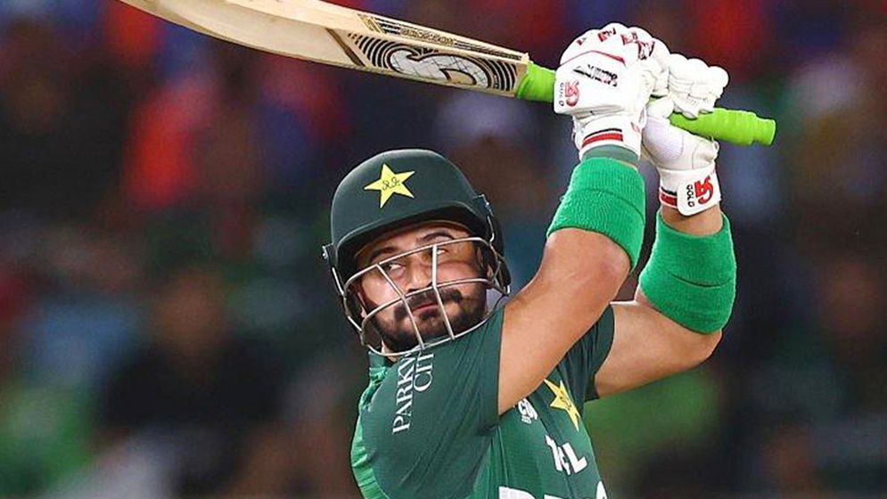 বছরে ১০০ ছক্কার রেকর্ড গড়লেন পাকিস্তানের যে ক্রিকেটার