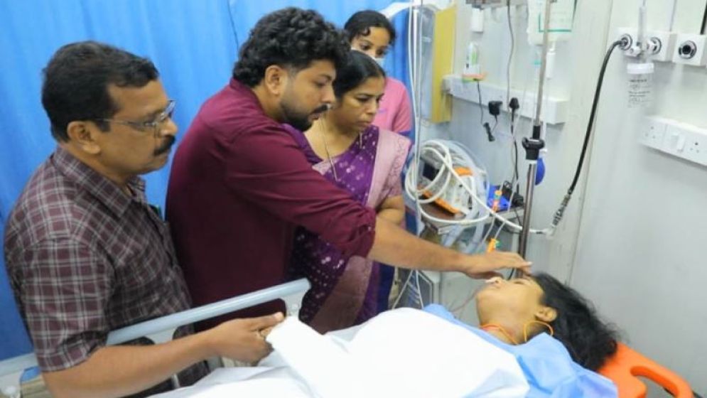 সড়ক দুর্ঘটনায় আহত হয়ে হাসপাতালে পাত্রী, জরুরি বিভাগে হলো বিয়ে!