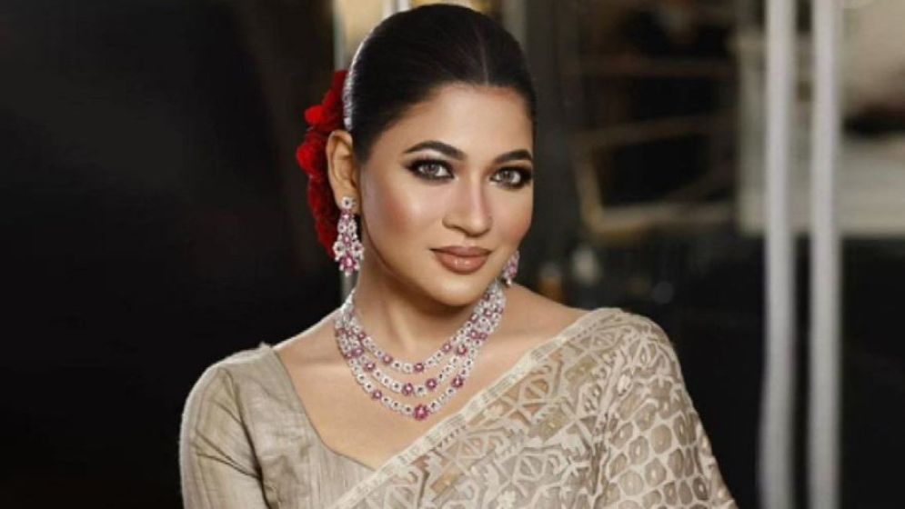 নতুন প্রেমে বাঁধন, জীবনের ‘সবচেয়ে সুন্দর’ সময় কাটাচ্ছেন অভিনেত্রী