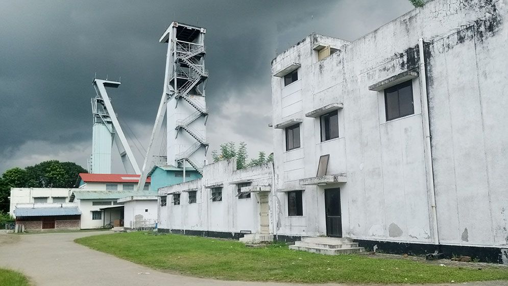 ভূমিকম্প আতঙ্কে মধ্যপাড়া পাথর খনি বন্ধ ঘোষণা