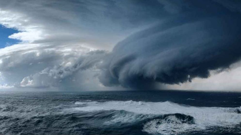 ধেয়ে আসছে প্রবল ঘূর্ণিঝড় ‘সেনিয়ার’, আঘাত হানবে কোন কোন জেলায়?