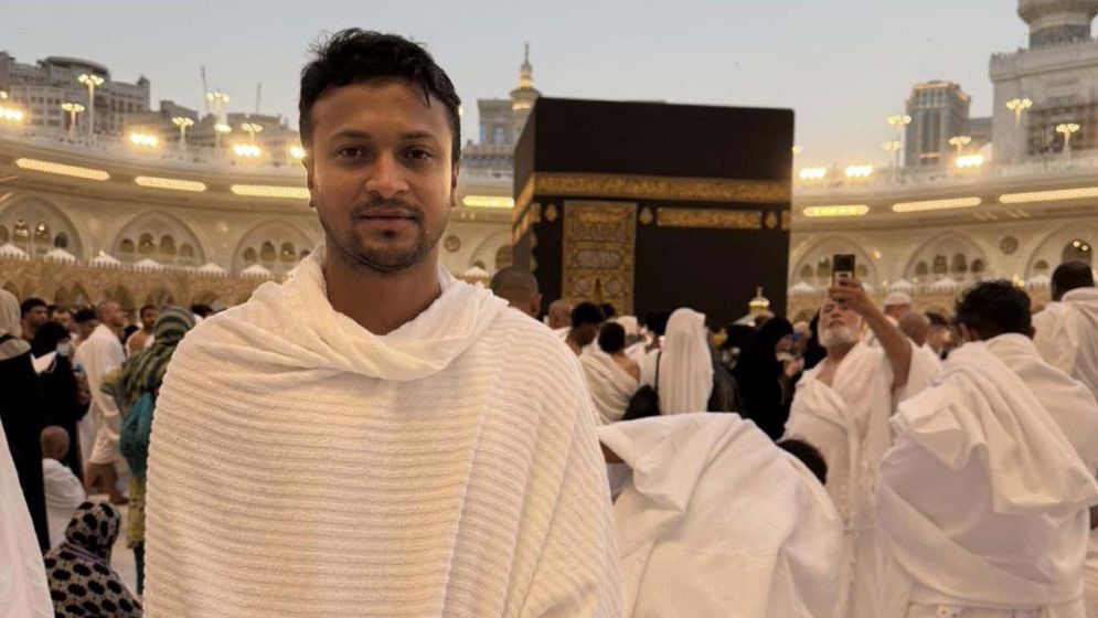 দেশবাসীর জন্য দোয়া চাইলেন সাকিব