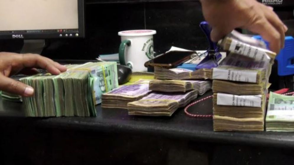 ব্যাংক ছাড়ছেন বড়ো আমানতকারীরা