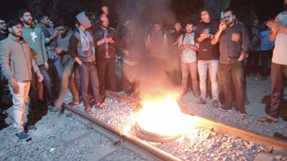 সাড়ে ৪ ঘণ্টা পর ঢাকা-ময়মনসিংহ রুটে ট্রেন চলাচল স্বাভাবিক