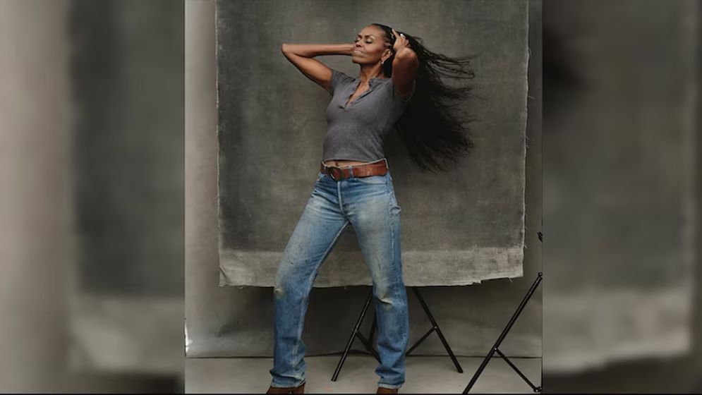 মিশেল ওবামার ‘ফটোশ্যুট’ ঘিরে তোলপাড়, কিসের ইঙ্গিত সাবেক ফার্স্ট লেডির