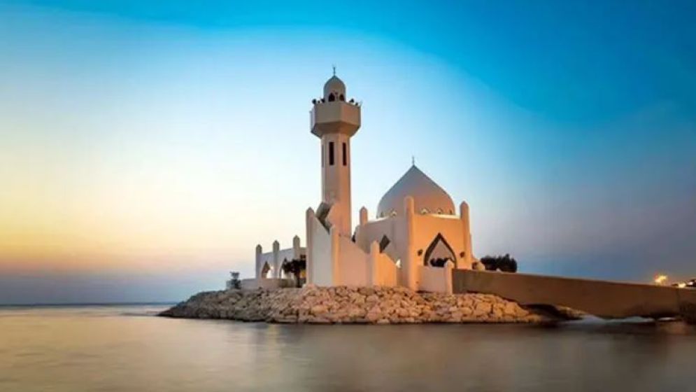 কেয়ামতের দিন যে ৩ ব্যক্তির বিরুদ্ধে স্বয়ং মহান আল্লাহ বাদী হবেন