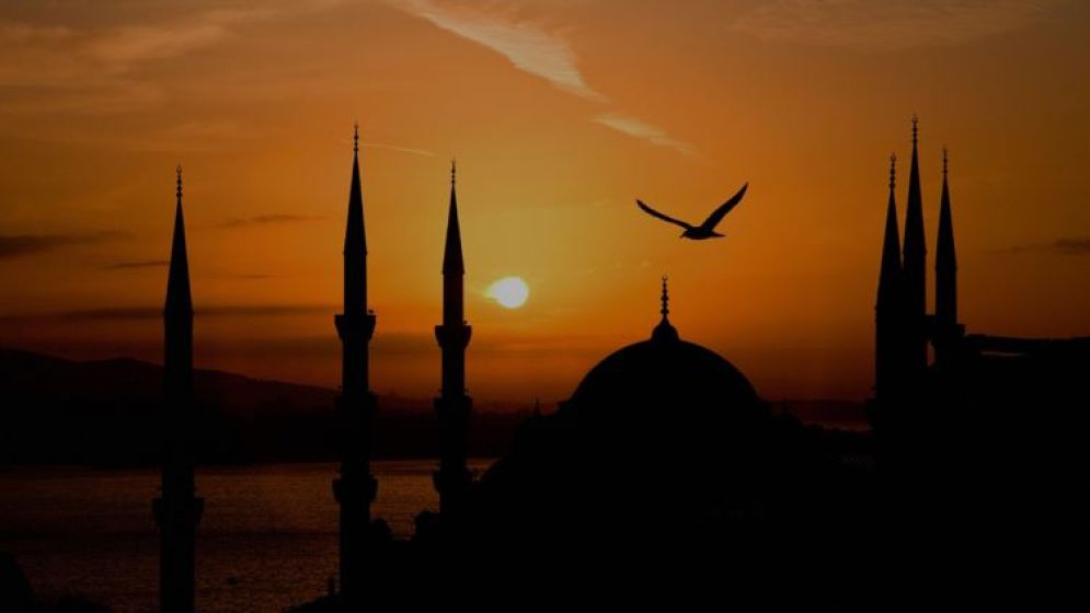 স্ত্রী অন্তঃসত্ত্বা থাকলে স্বামী কারও জানাজায় অংশ নিলে কী হয়