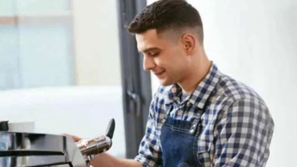 বৃটেনে বাড়ছে কর্মঘণ্টার নূন্যতম মজুরি