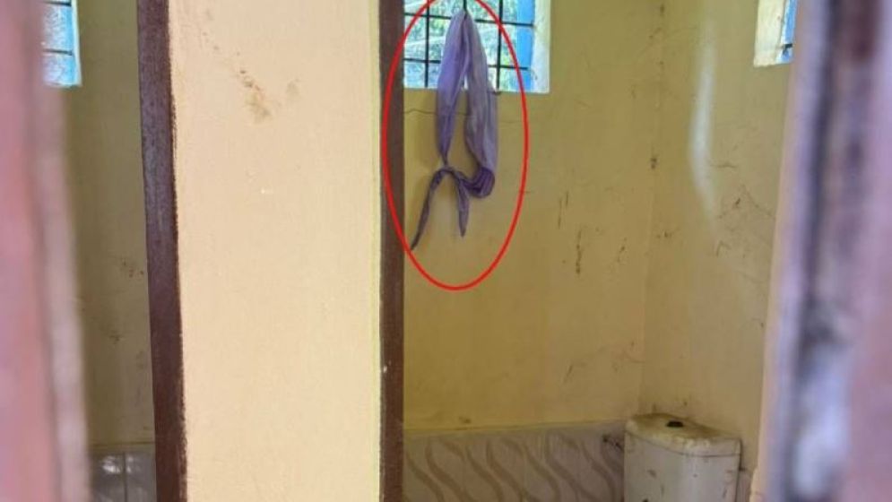 নকলে ধরা নিজ স্কুলে, অভিমানে আত্মহত্যা অন্য স্কুলের টয়লেটে!