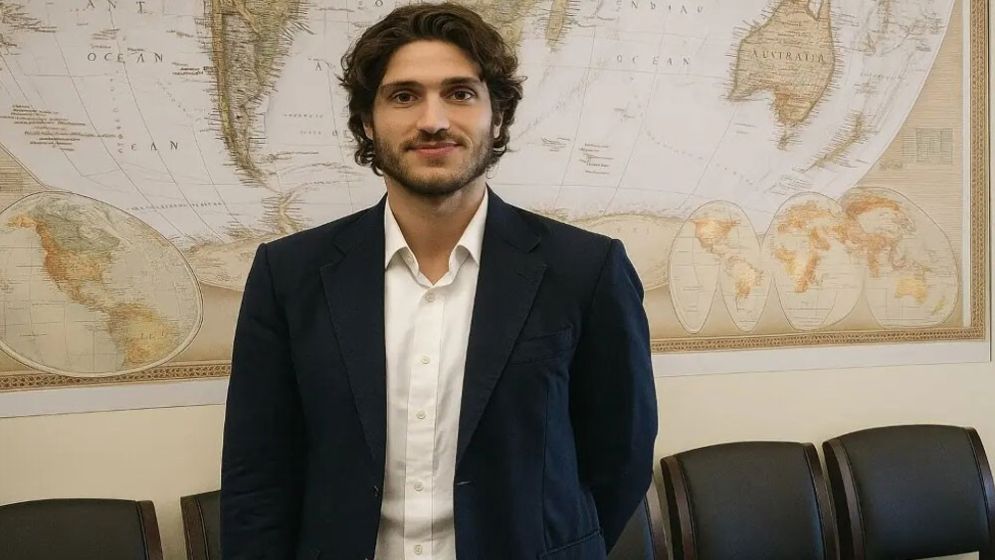 বাবার বেঁচে থাকার প্রমাণ চান ইমরান খানের ছেলে