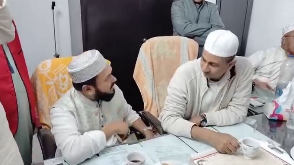 তুমুল উত্তেজনার মধ্যেই ‘চা চক্রে’ বিএনপি-জামায়াতের দুই প্রার্থী