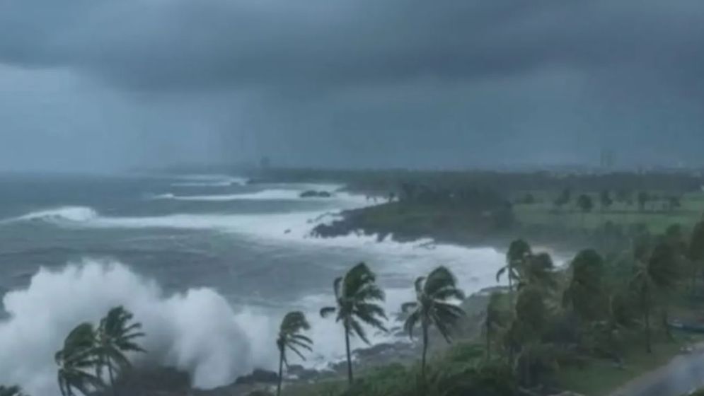 ঘূর্ণিঝড় ‘ডিটওয়াহ’ এগিয়ে আসছে, সমুদ্রবন্দরগুলোতে সতর্ক সংকেত