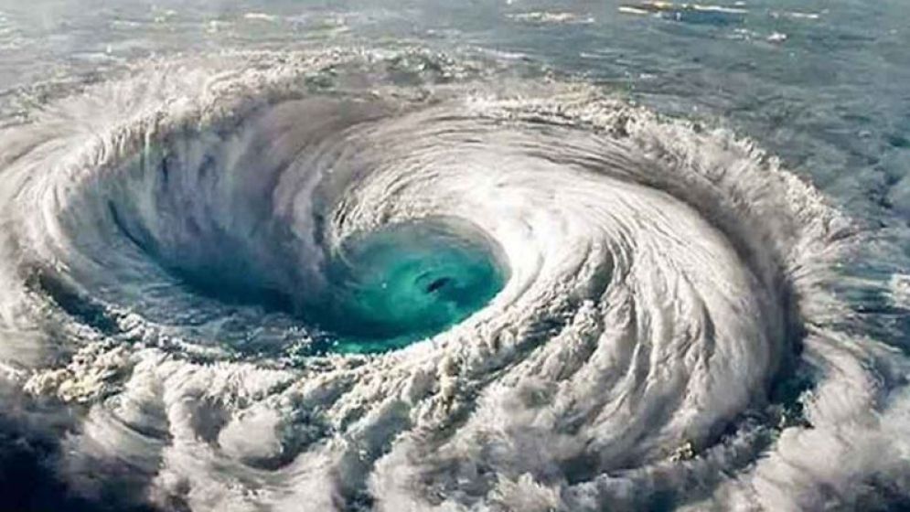 বাংলাদেশ থেকে আর যতটা দূরে ঘূর্ণিঝড় ‘ডিটওয়াহ’