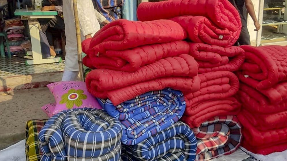 লেপের কাভার সব সময় লাল কাপড়ে হয় কেন?