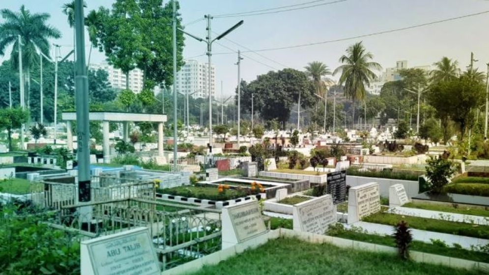 মসজিদের পাশে কবর দিলে কি কবরের আজাব কম হয়?