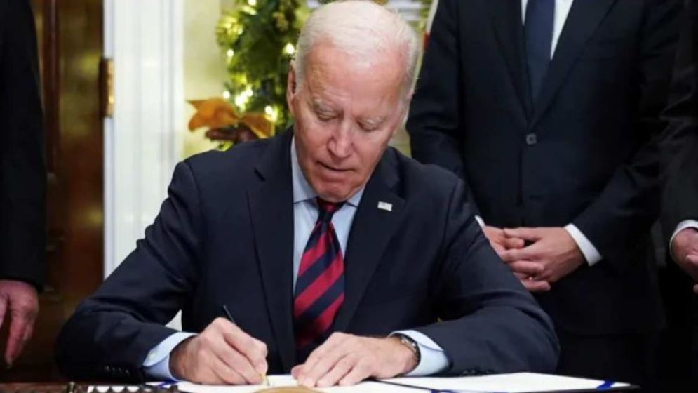 স্বাক্ষর নকলকারী কলমে বাইডেনের সই করা সব আদেশ বাতিল : ট্রাম্প