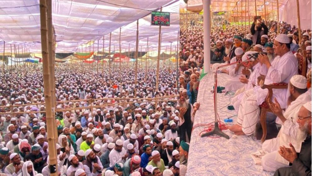 চরমোনাই মাহফিলের আখেরী মুনাজাতে দেশ-জাতি ও উম্মাহর শান্তি কামনা
