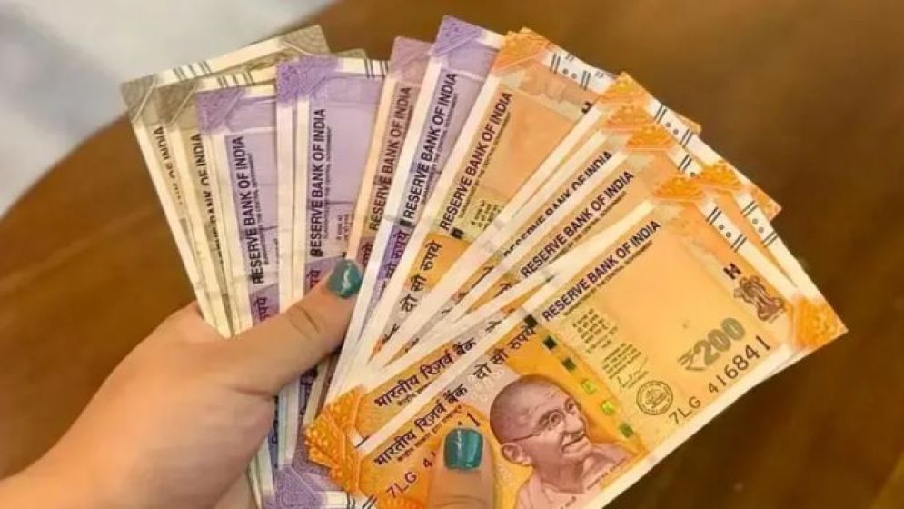 ব্লুমবার্গের প্রতিবেদন : এশিয়ার সবচেয়ে মানহীন মুদ্রা ভারতীয় রুপি