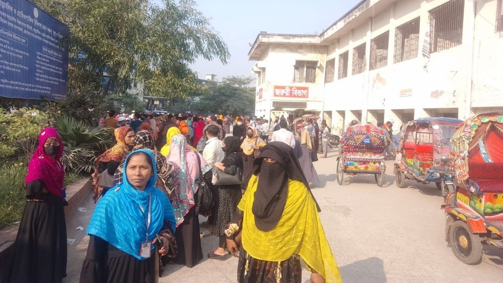 আবারও আতঙ্কিত হয়ে শতাধিক শ্রমিক অসুস্থ, কারখানা ছুটি