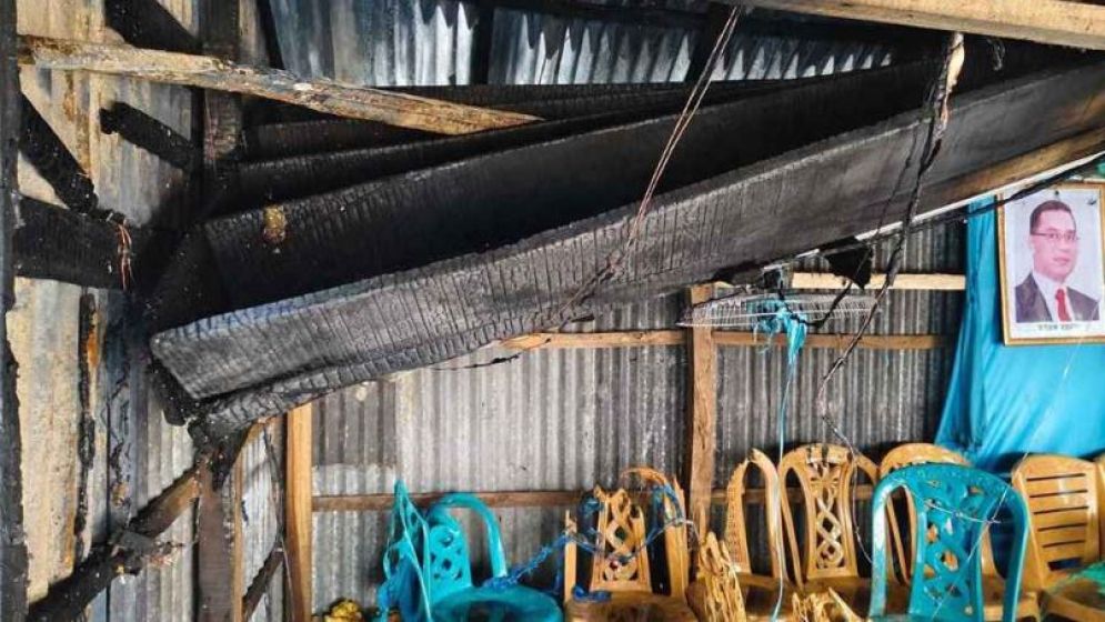 বরিশালে বিএনপির কার্যালয়ে আগুন