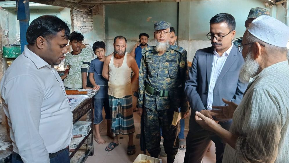 পেটিসে  তেলাপোকা: ব্রাহ্মণবাড়িয়ায় বেকারিকে ১ লাখ টাকা জরিমানা