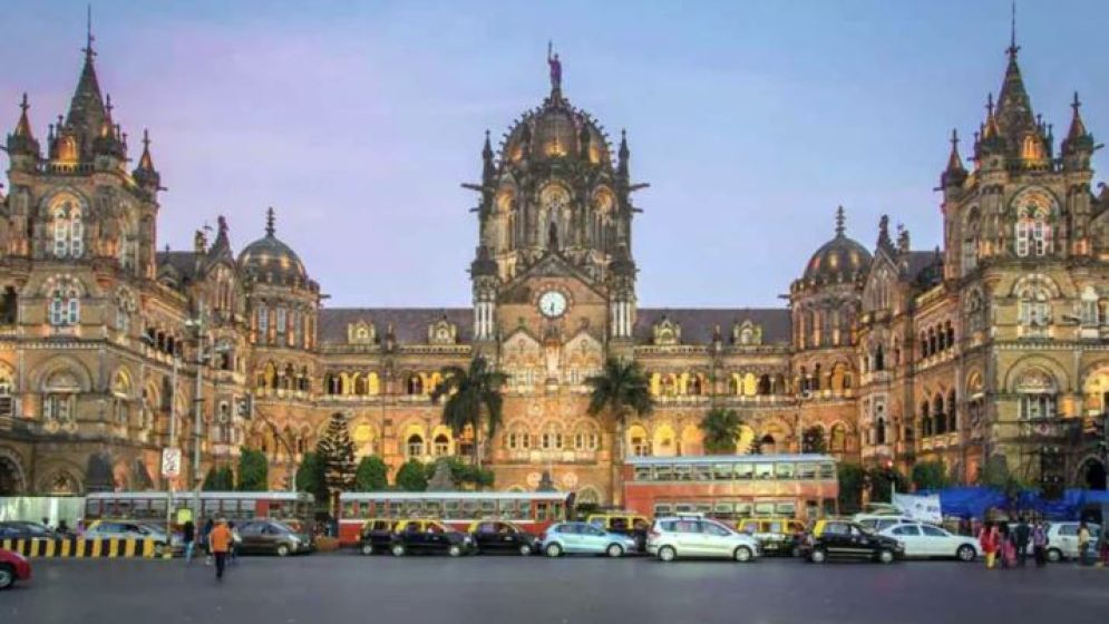 ভারতের মুম্বাইয়ে হঠাৎ কঠোর বিধিনিষেধ জারি, ঘটনা কী