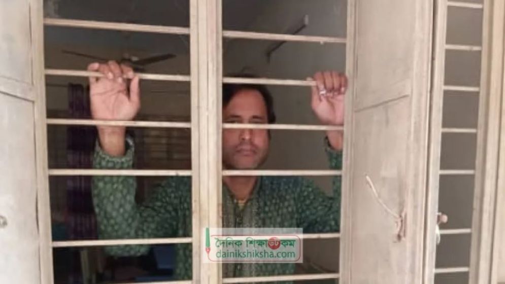 কর্মবিরতি : ক্ষুব্ধ অভিভাবকদের হাতে লাঞ্ছিত শিক্ষক