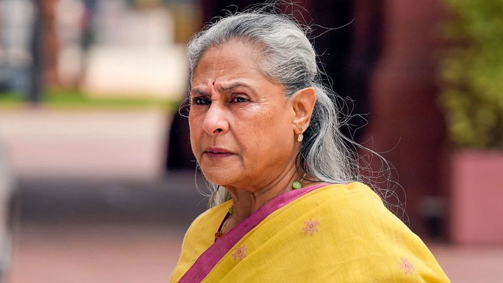 সাংবাদিকদের নোংরা পোশাক, হাতে মোবাইল—আচরণ নিয়ে ক্ষুব্ধ জয়া বচ্চন