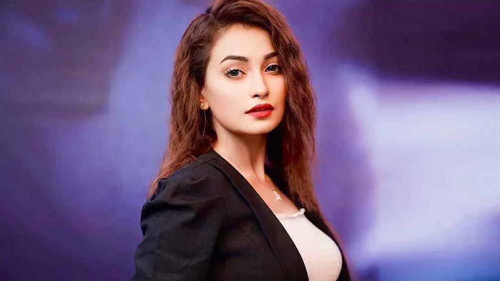 ছিনতাইয়ের শিকার রাজ রিপা