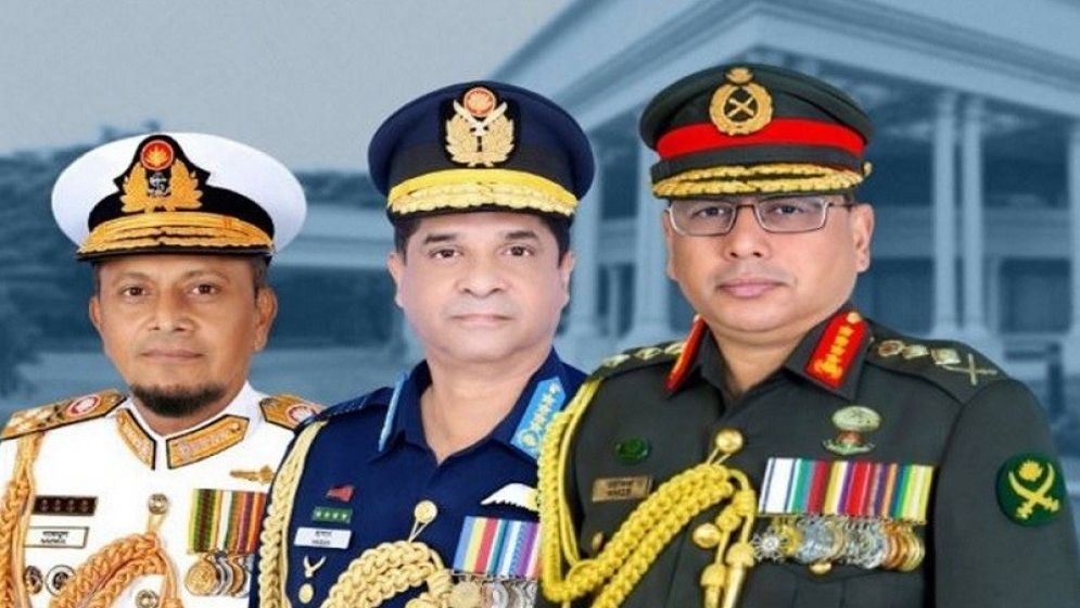 খালেদা জিয়াকে দেখতে এভারকেয়ারে তিন বাহিনীর প্রধান