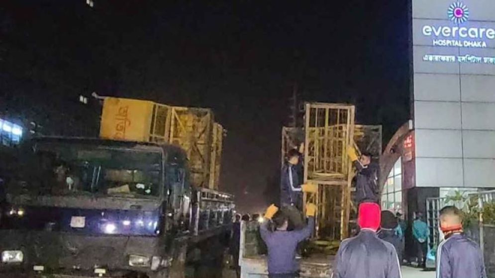 মধ্যরাতে এভারকেয়ার হাসপাতালে নিরাপত্তা জোরদার