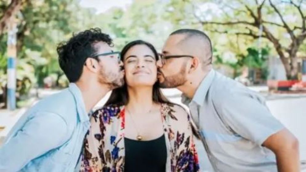 মানুষ কেন বহু জনের প্রতি আকর্ষণ বোধ করে