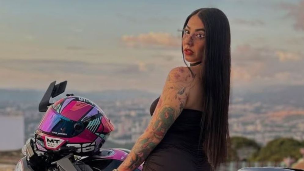 সড়ক দুর্ঘটনায় প্রাণ হারালেন ‘লেডি বাইকার’