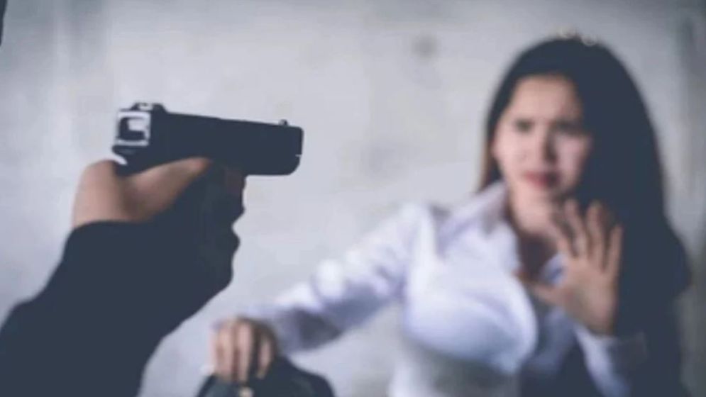 ‘বন্দুক ঠেকিয়ে আমায় নগ্ন ভিডিও করে’