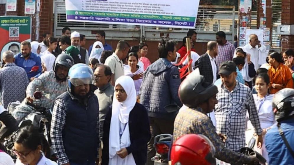 এবার প্রাথমিক শিক্ষকদের আরো কঠোর কর্মসূচি ঘোষণা