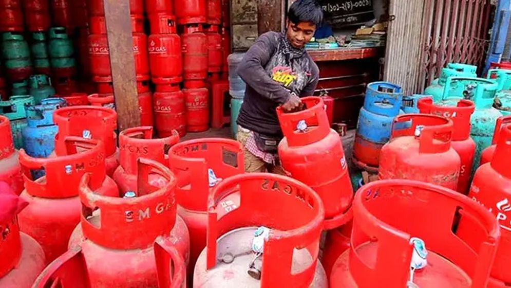 এলপিজির দাম বাড়বে কি না জানা যাবে আজ