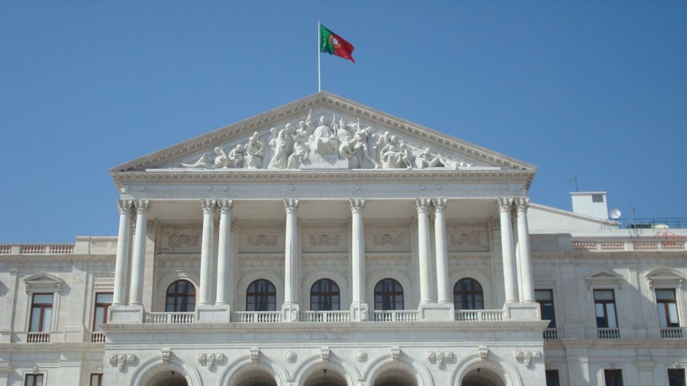 পর্তুগালে বসবাসরত অভিবাসীদের জন্য নাগরিকত্বের কঠোর শর্ত