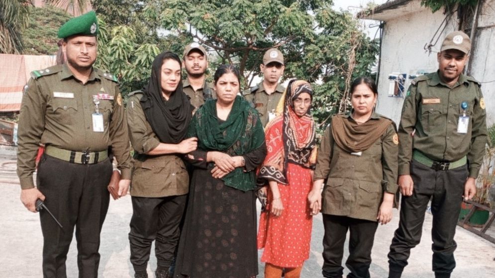 ঢাকা মেডিকেলে নবজাতক পাচারের চেষ্টা, দুই নারী আটক