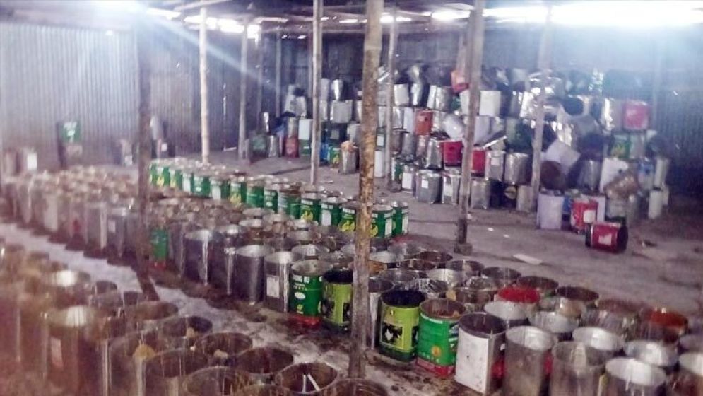 ফরিদপুরে সাড়ে ৬ হাজার কেজি ভেজাল গুড় ধ্বংস, কারখানা সিলগালা