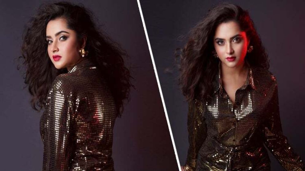 ডিস্কোর ঝলমলে সাজে নজরকাড়া কেয়া পায়েল