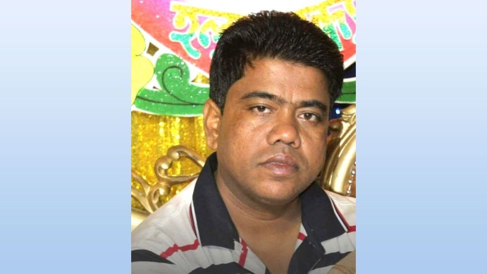 সার বিতরণে বিশৃঙ্খলা: কৃষি কর্মকর্তাকে পেটাল জনতা