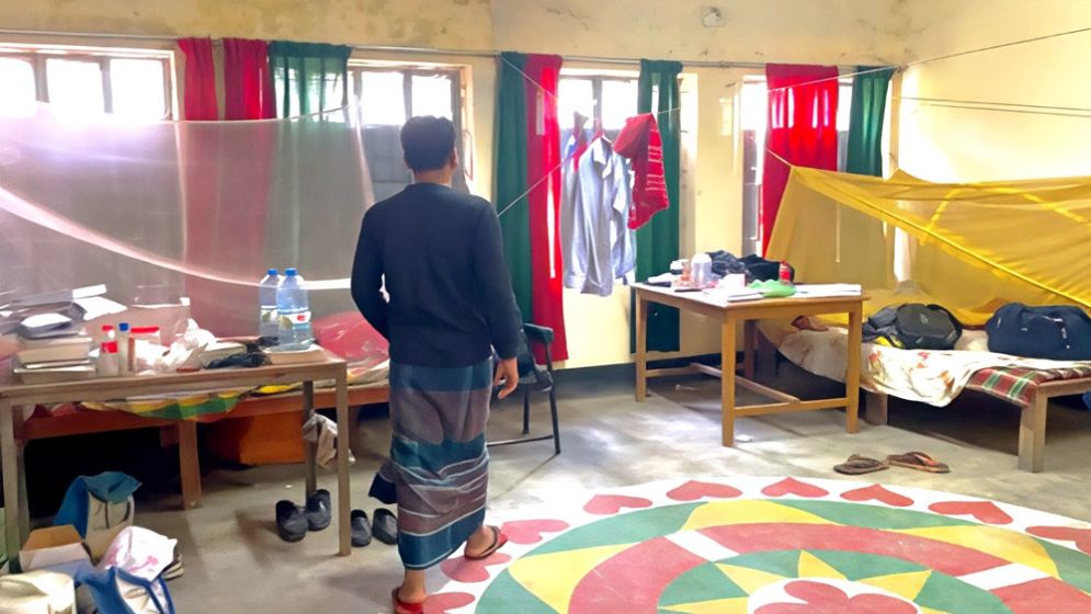 সরকারি কলেজের একাডেমিক ভবনে শিক্ষকদের বসবাস!