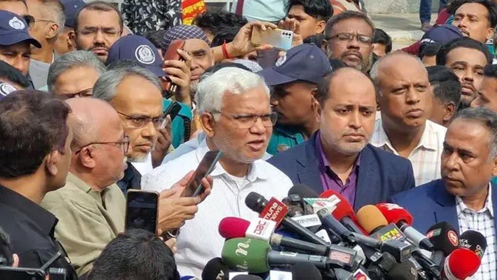 এভারকেয়ারে সিসিইউতে খালেদা জিয়ার চিকিৎসক জাহিদের মা