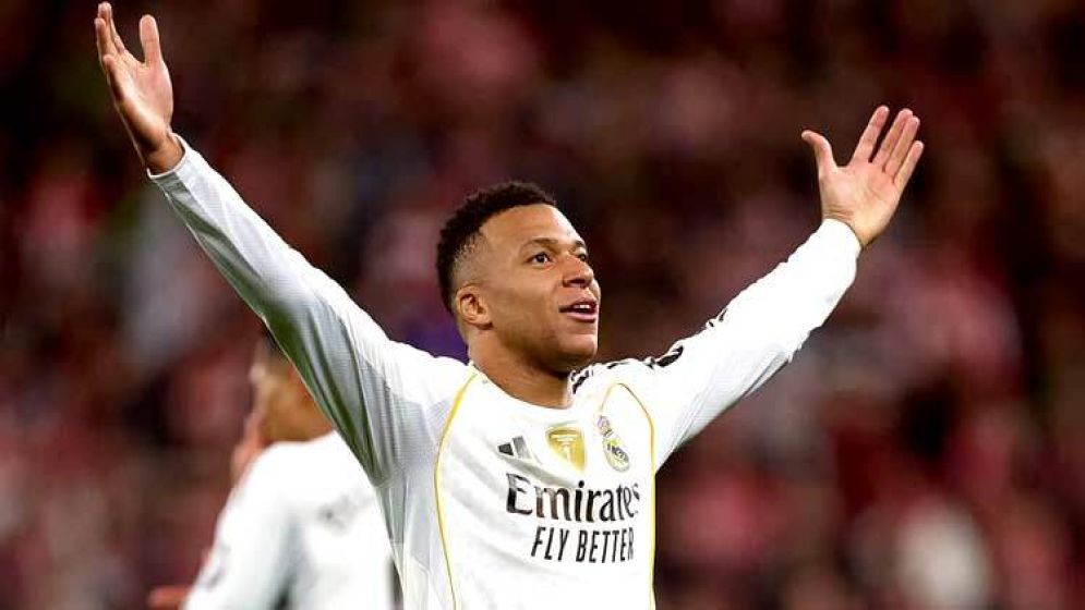 এমবাপের জোড়া গোলে বার্সার সঙ্গে ব্যবধান কমালো রিয়াল